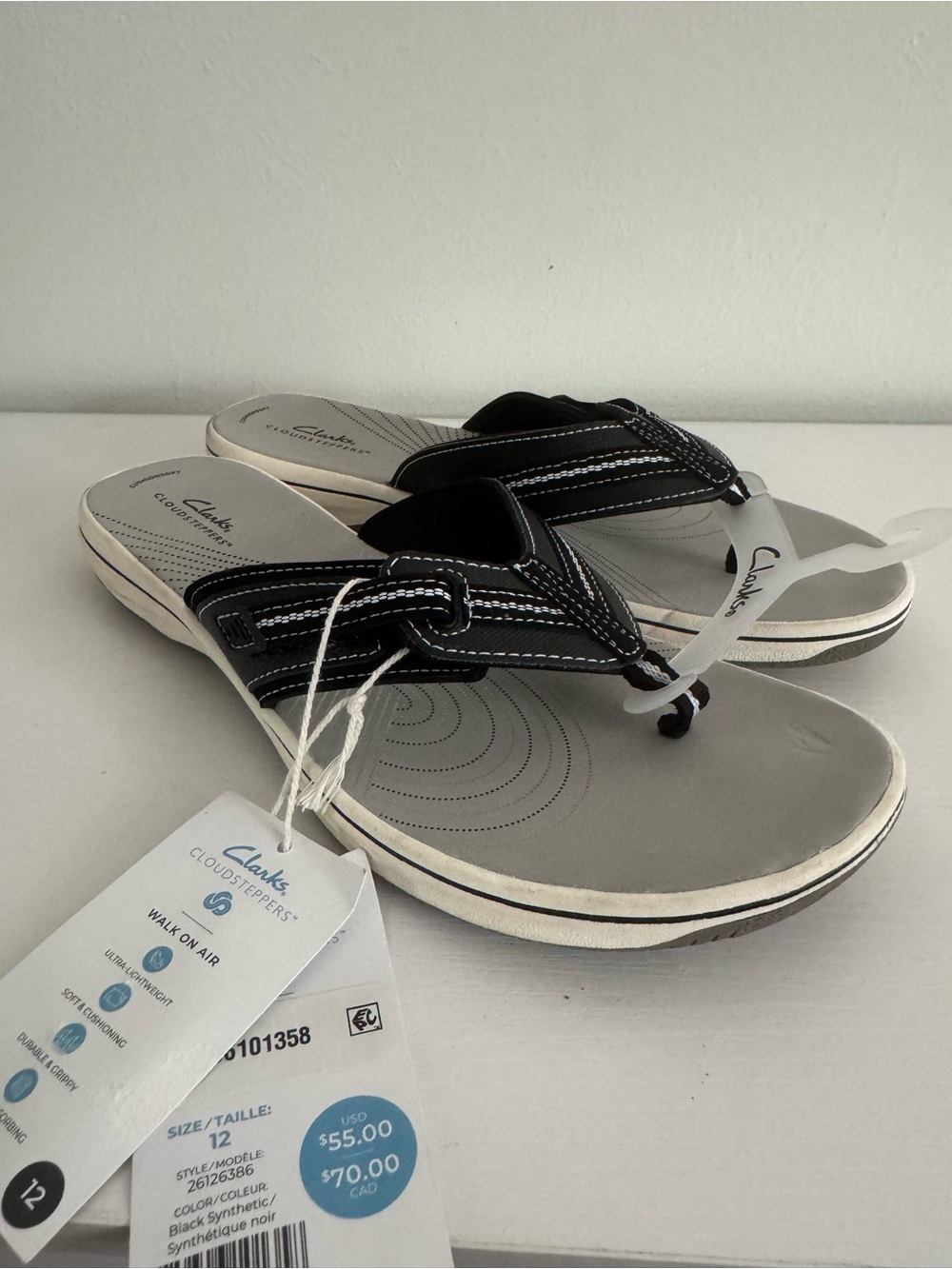 Clarks Black Strap Gray Footbed Thong Sandals
